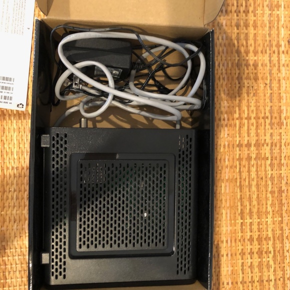 Motorola Arris Surfboard Modem & Wifi Router SBG6580 EUC - Picture 2 of 3